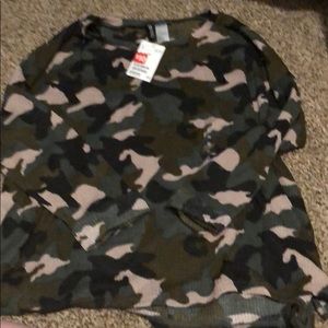 Camo thin sweater H&M NWT